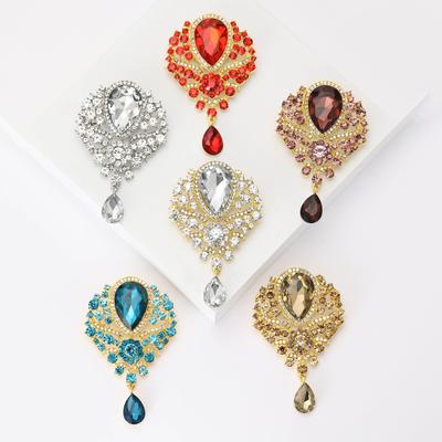 Elegante Legierung Strass Wassertropfen Glas Brosche Vielseitige Damen Mantel Anzug Korsage Schmucknadel