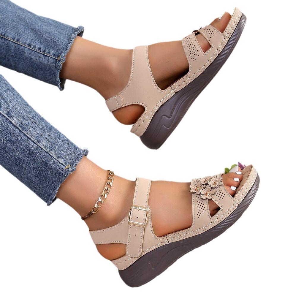 Slope heel open-toed women's sandals size women's shoes autumn and summer European and American new casual beach shoes