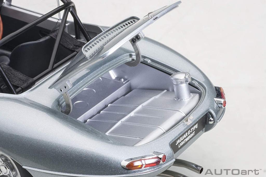 AUTOart Jaguar Lightweight E-Type Silber Fertigprodukt 1/18