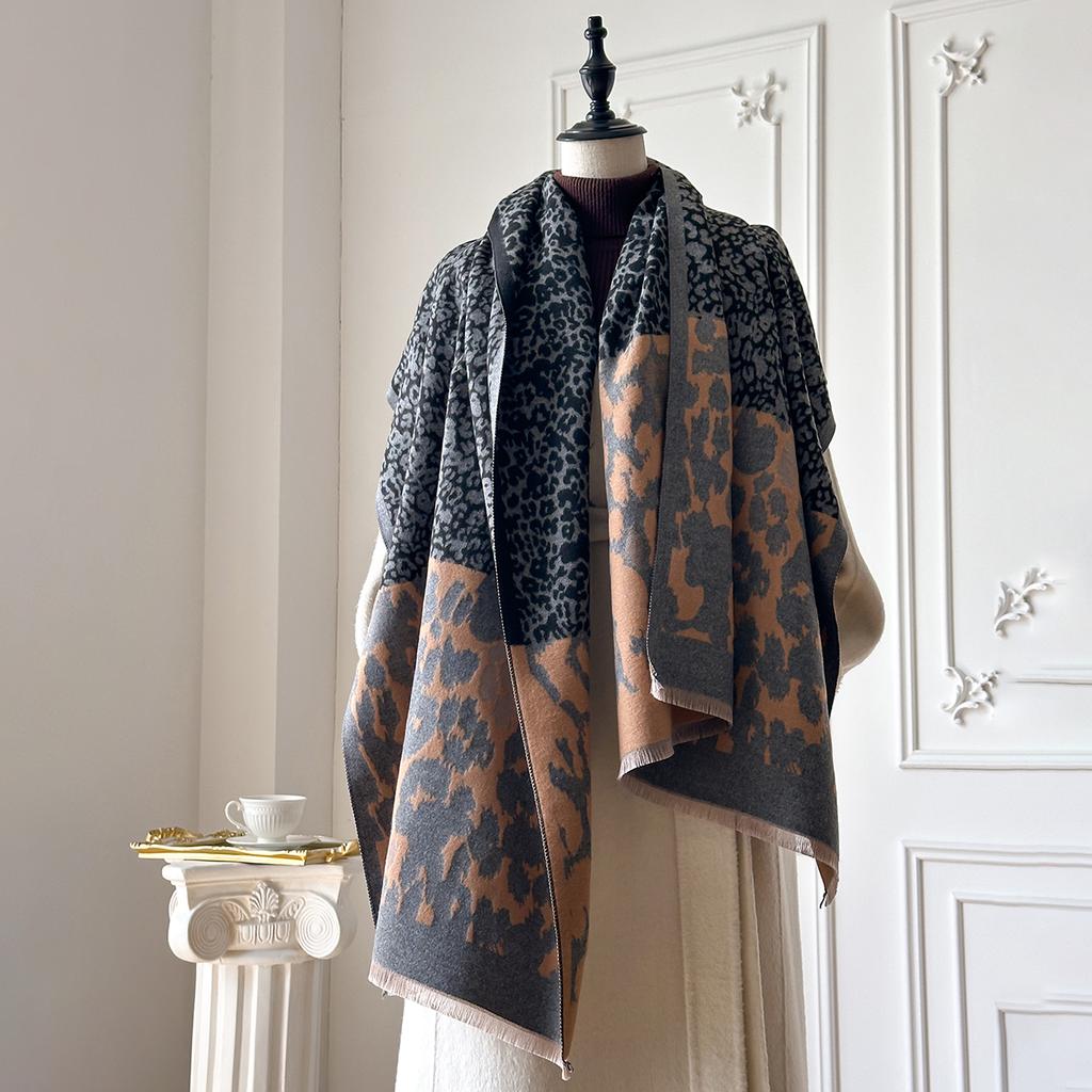  Brand Elegance Two-Sided Leopard Print Scarf Soft Warm Fringe Pashmina Shawl Autumn and Winter Coldproof Windproof Blanket