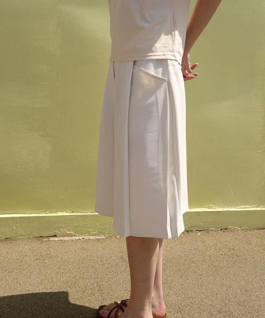 PREMIERE AMOUR Back-Banding Bermuda Half Pants - Ivory
