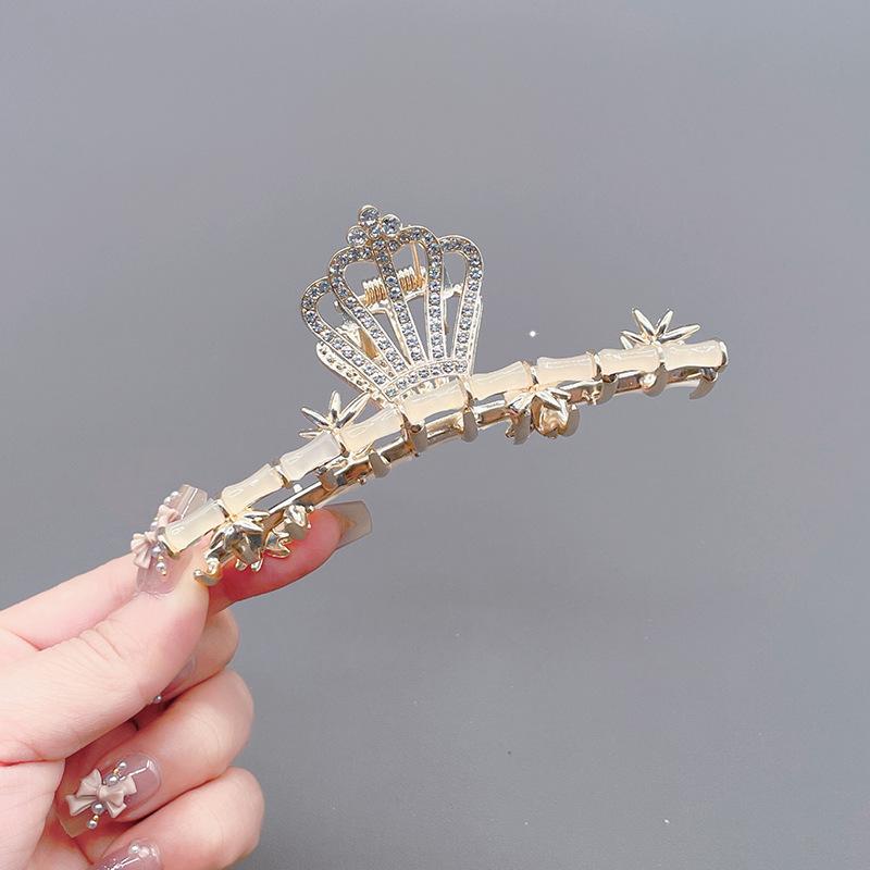 

Заколка для волос «Акула» с жемчугом и стразами «Лилия долины»