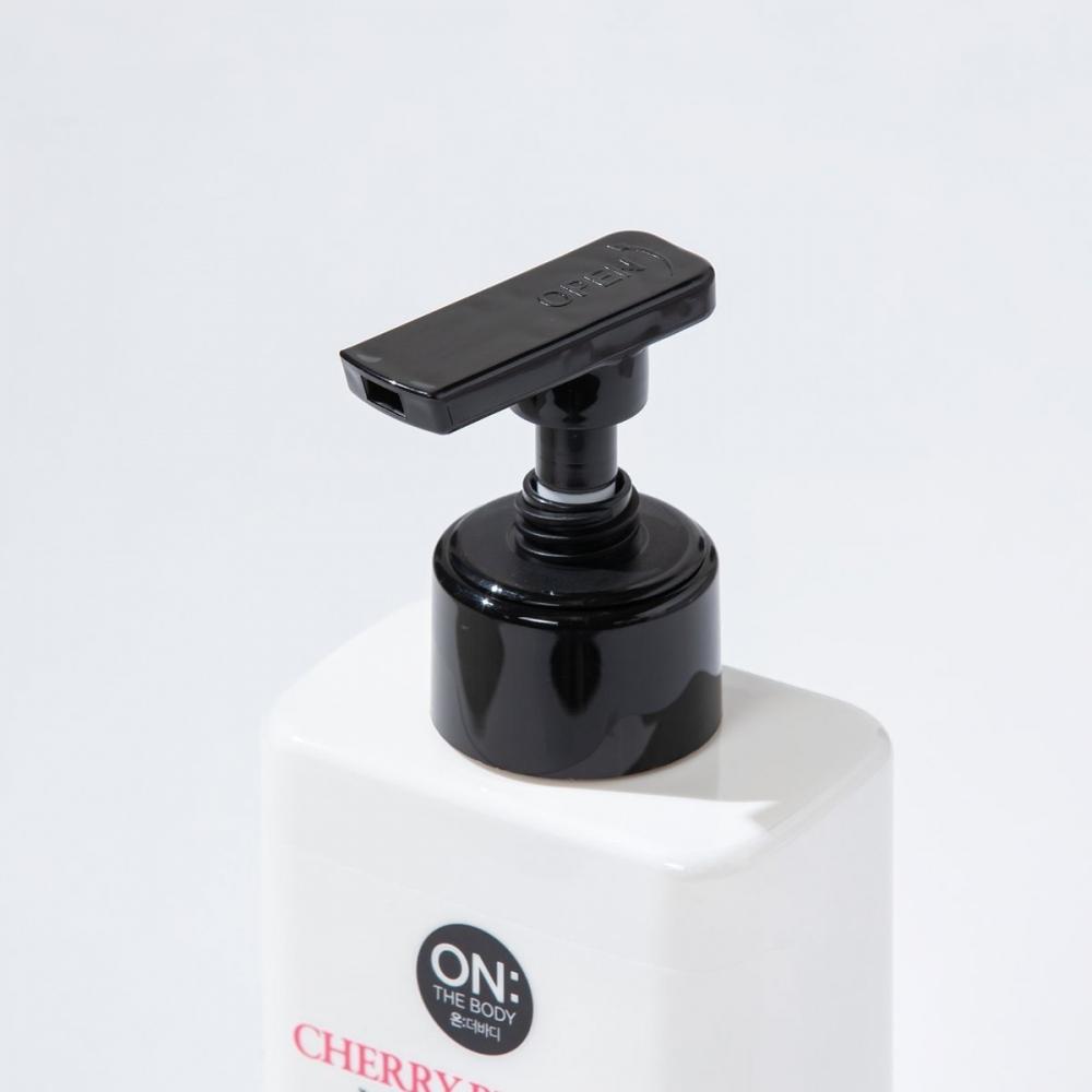ON THE BODY Lotion pour le corps Fleur de Cerisier 400ml