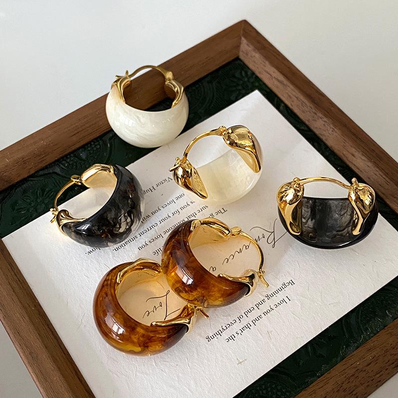 Maillard Ombre Resin U-Shaped Basket Ear Cuffs - Retro European & American Style Earrings for Autumn/Winter
