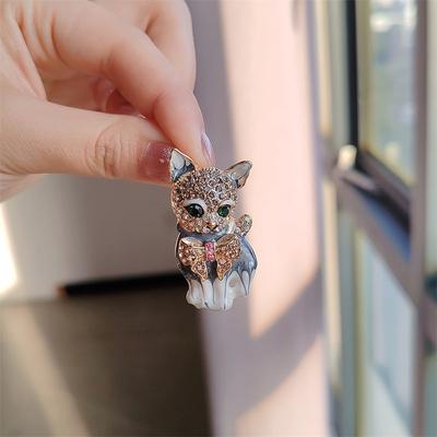 Cute Luxury Enamel Cat Brooches for Women Fashion Rhinestone Elegant Kitty Brooch Pin Crystal Animal Pins Jewelry Accessories