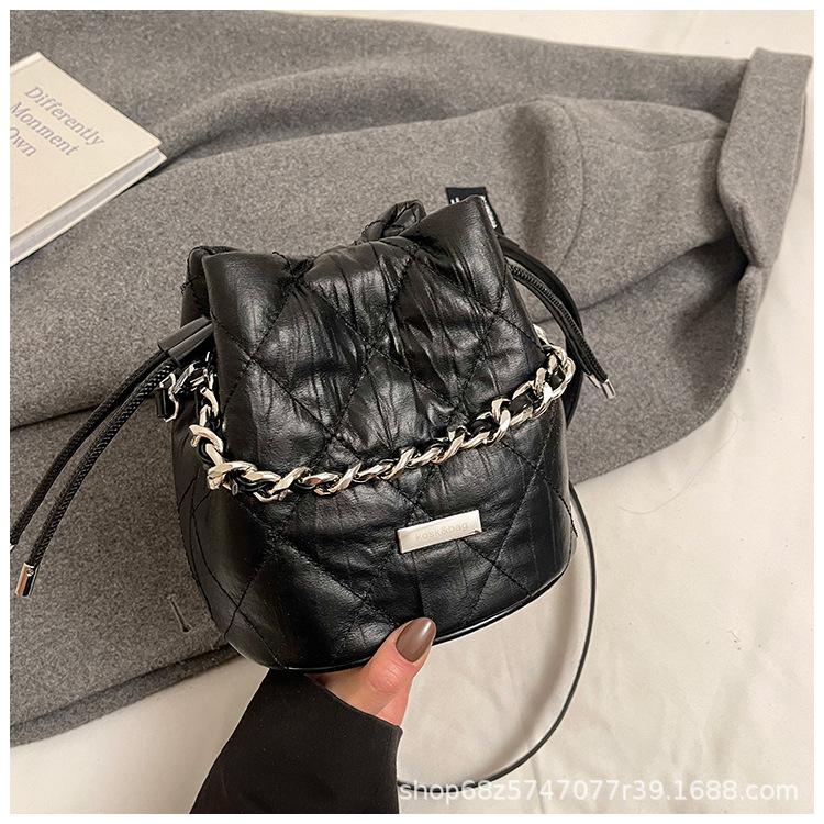 High-end Light Luxury Soft Leather Bag Live Broadcast Super Hot Thick Chain Handbag Diamond Lattice Crossbody Bag 2025 Shoulder Bucket Bag