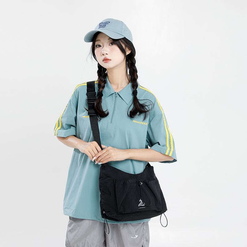 Sports style lightweight tote bag women's new niche design simple shoulder bag student class commute messenger bag