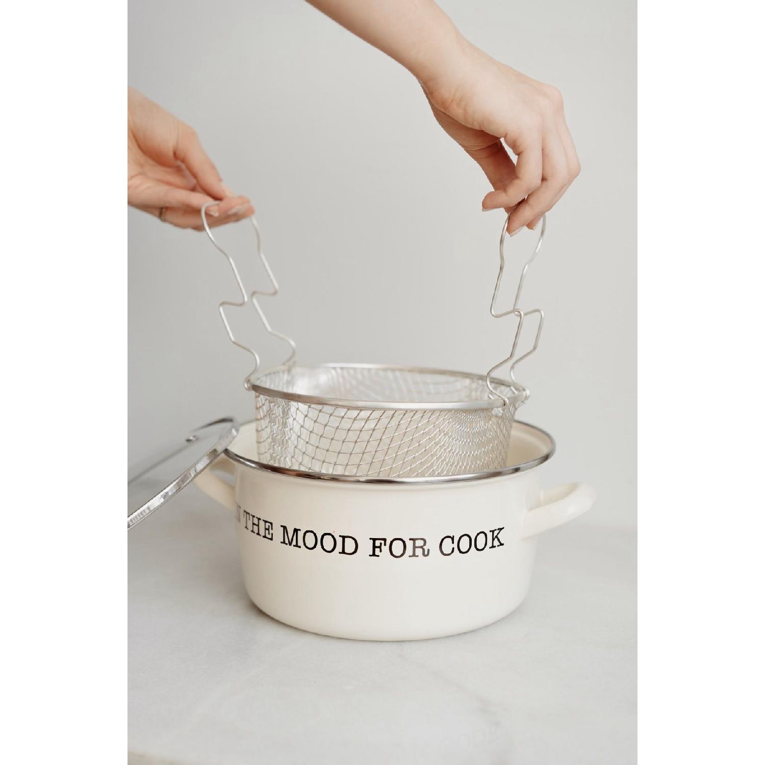 

Mood Enamel Frying Pot (Cream Color) вершковий