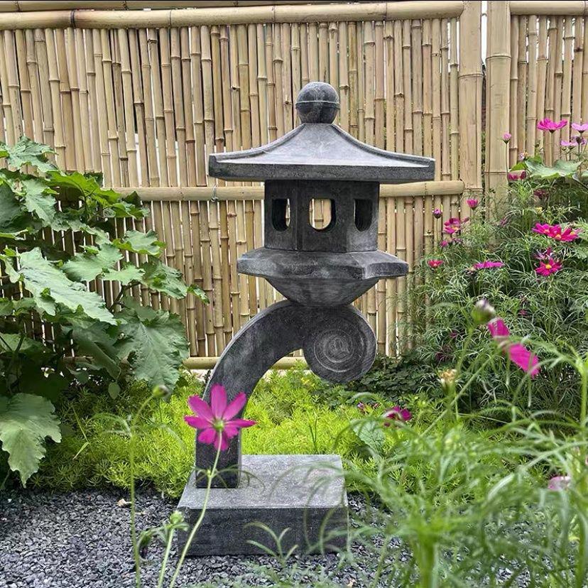 Antique Stone Carving Zen Garden Lantern for Outdoor and Hotel Courtyards