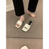 Koreanischer Feenwind offene Zehen quadratische Zehenpartie Ein-Wort-Slipper Damen Sommer Außenbekleidung Rock wunderschön ausbrechend silberne flache Sohle Sandalen