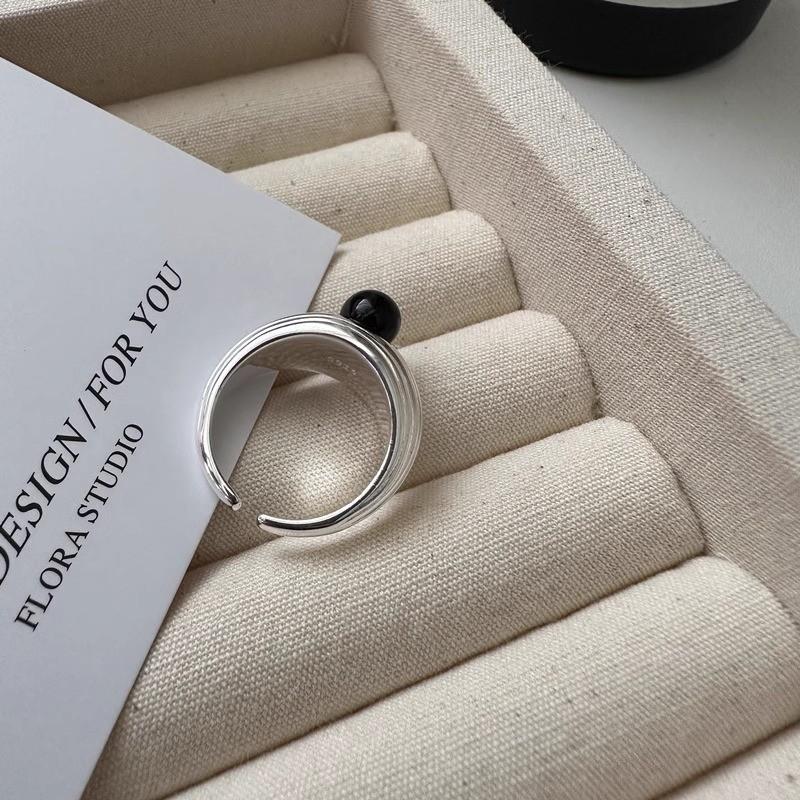 Stilvoller mehrschichtiger verstellbarer Ring mit schwarzem Onyx für Damen mit geometrischem Design und elegantem Finish