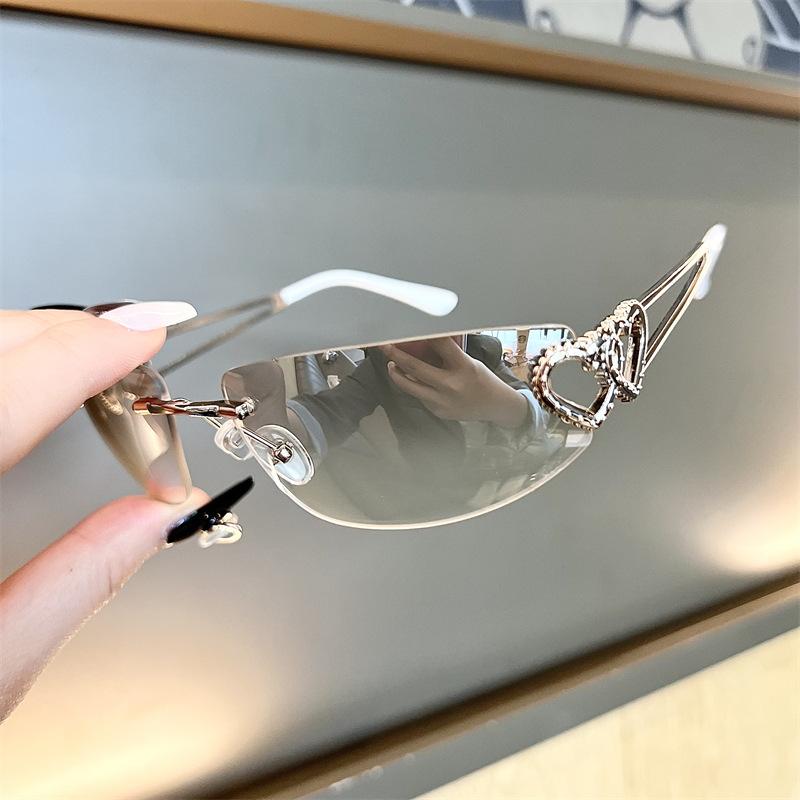 Fashion Rimless Sunglasses for Women Vintage Heart Decor Shades Lightweight Comfortable Stylish All-match Eyewear