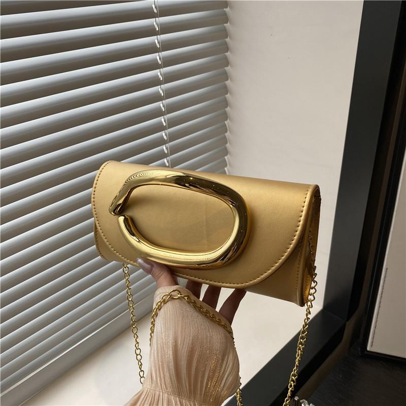 New exquisite clutch bag, fashionable chain bag, banquet bag, party bag.
