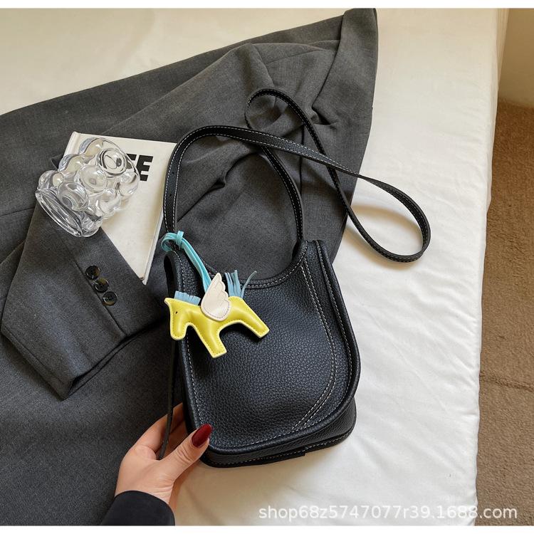 Korean trendy bucket bag women s 2025 spring/summer new high-end fashion shoulder bag niche temperament women s bag