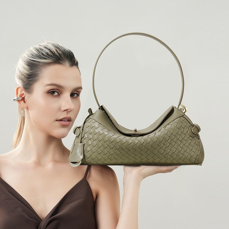 Bag women's hot-selling new retro high-end woven bag first layer cowhide commuter women's shoulder pillow bag