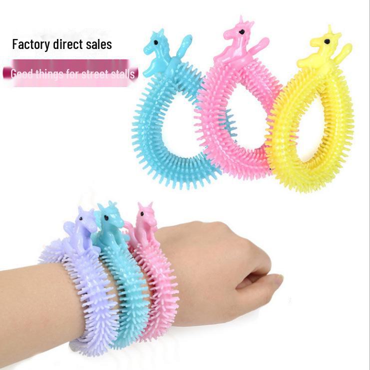 

Небьющееся яйцо с двойным желтком - забавная игрушка для розыгрыша на улице