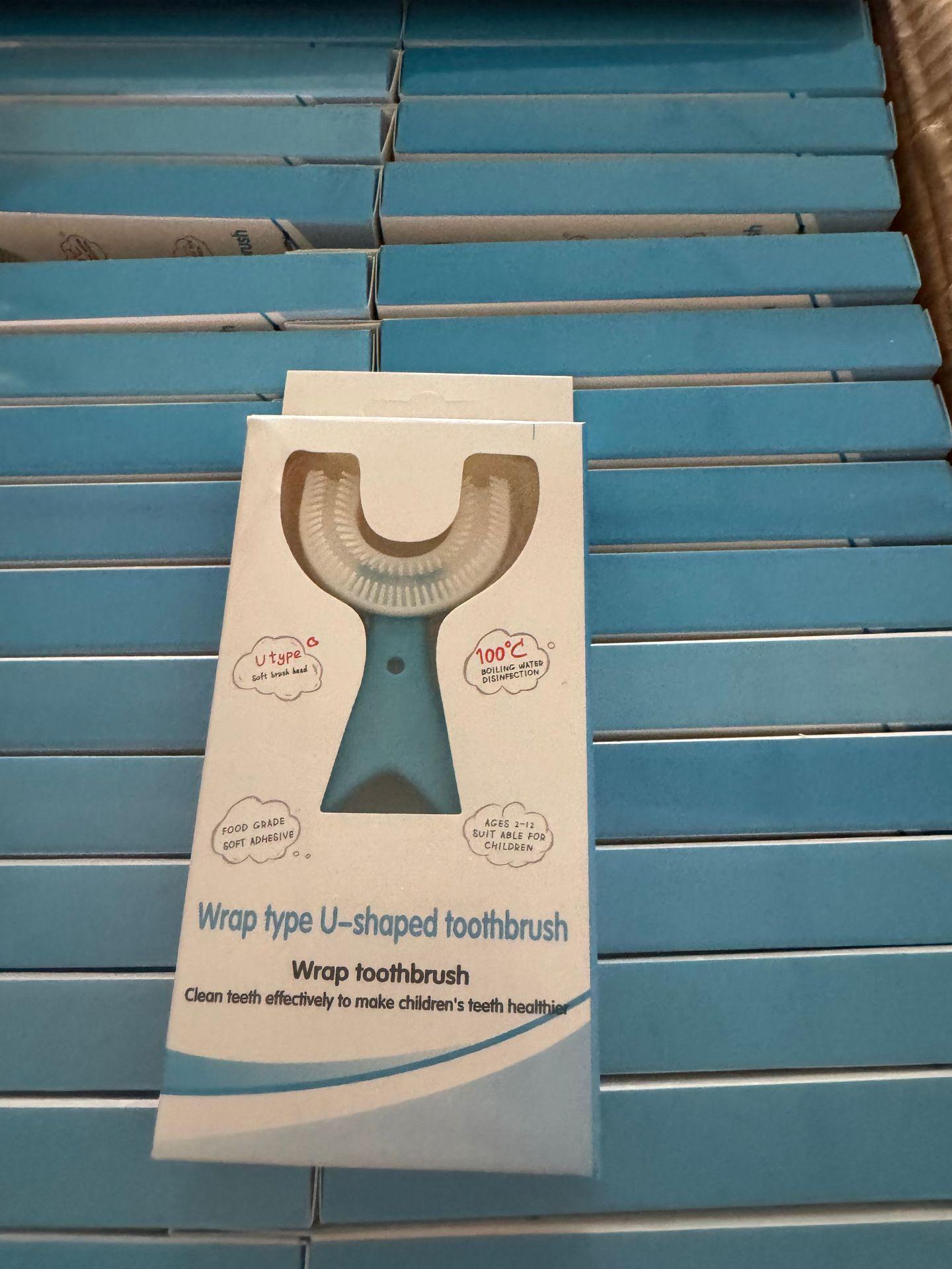 

Детская зубная щетка U-образной формы с мягкой щетиной для детей от 2 до 12 лет - силиконовая для чистки полости рта Heart Model (2-6 years old) синий