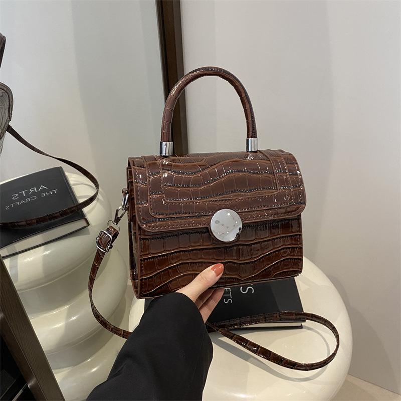 

Модная повседневная и модная сумка через плечо Temperament, маленькая квадратная сумка на одно плечо, новая весенняя ретро-модная маленькая женская сумка