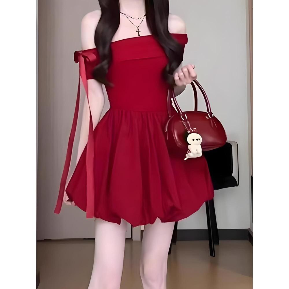One-word shoulder off-the-shoulder black dress women's summer casual new beautiful puffy bud skirt