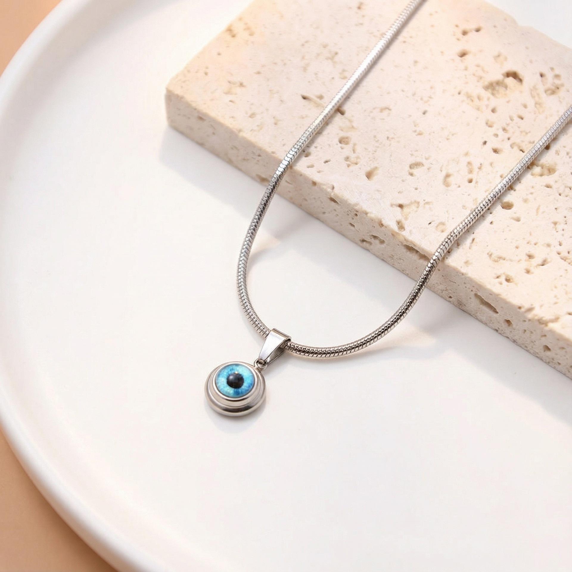 

Best-selling Angel s Eye Titanium Steel Necklace for Men, Gold-plated Clavicle Chain, Unique Original Jewelry срібний