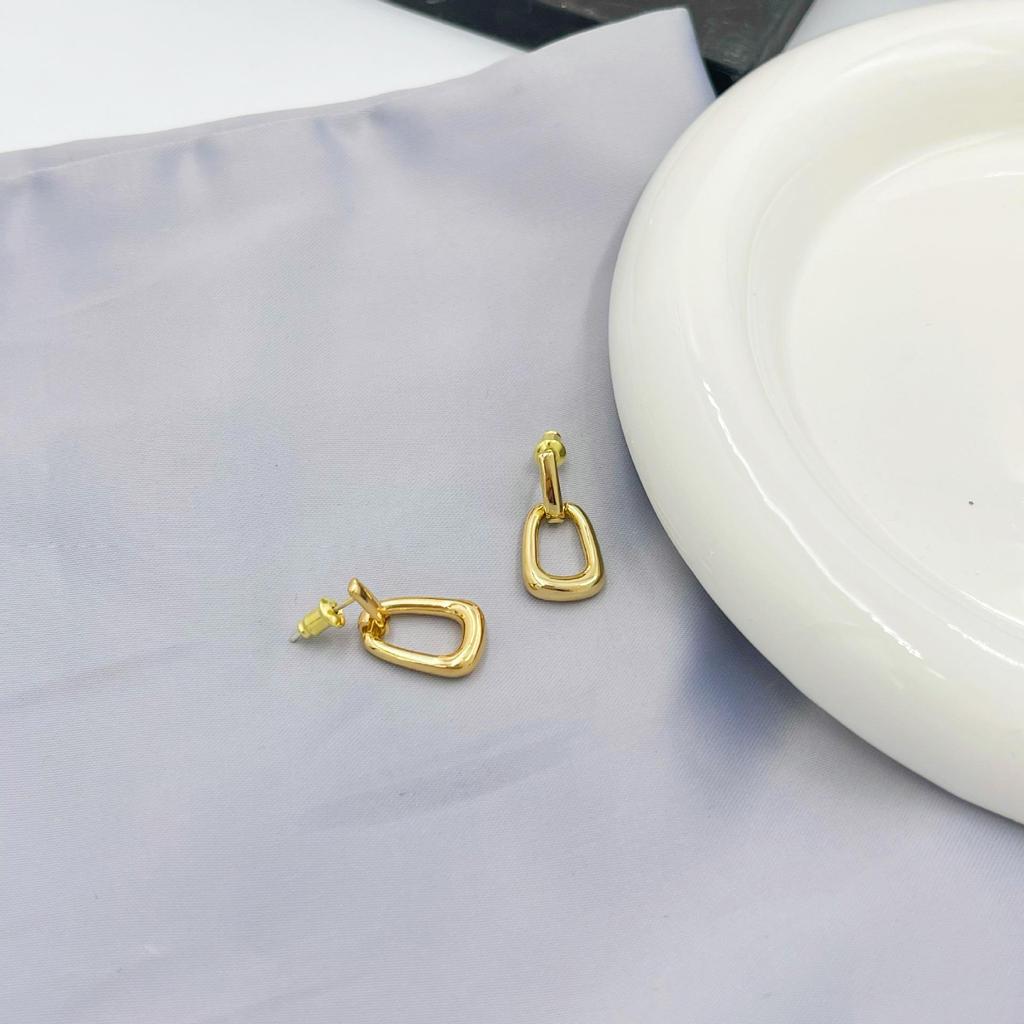 Retro Square Metal Hoop Earrings for Women - European & American Style, Versatile Minimalist Design, Cold Chic Temperament.