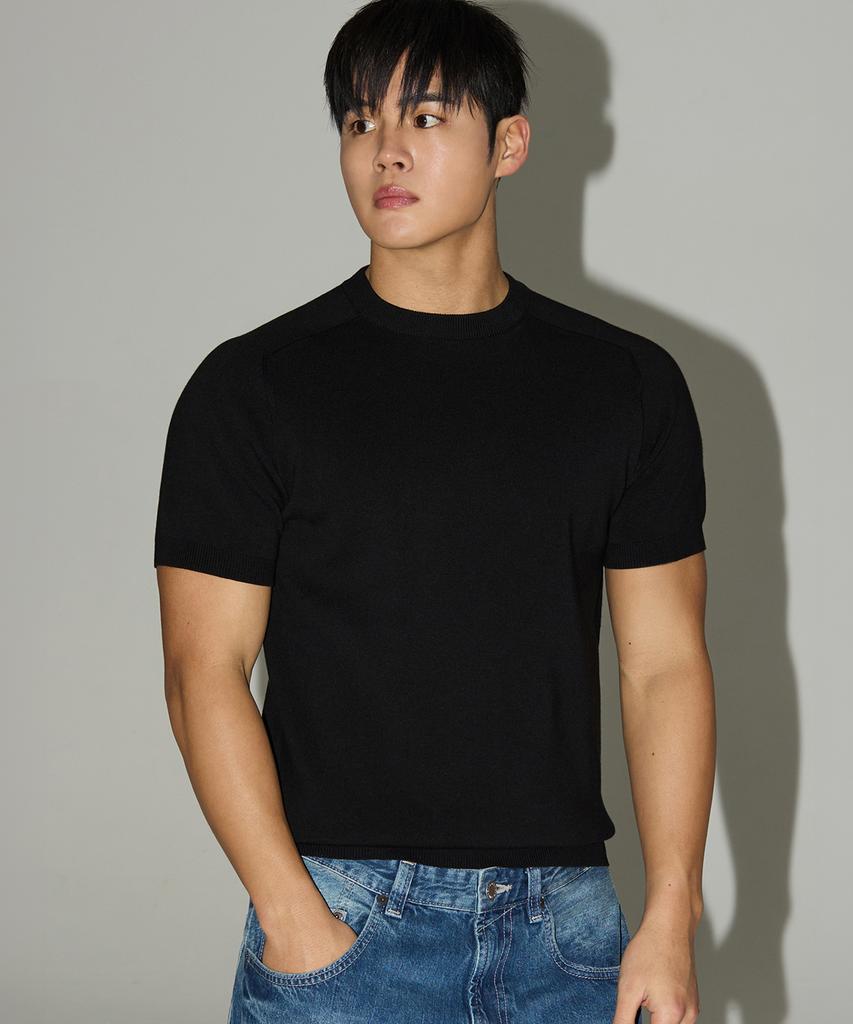 Michikoleondeonseupocheu Saddle Round Muscle Fit Knit Black