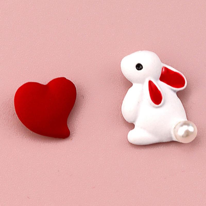 Zabawne, słodkie kolczyki z białego królika, asymetryczne, małe, słodkie kolczyki