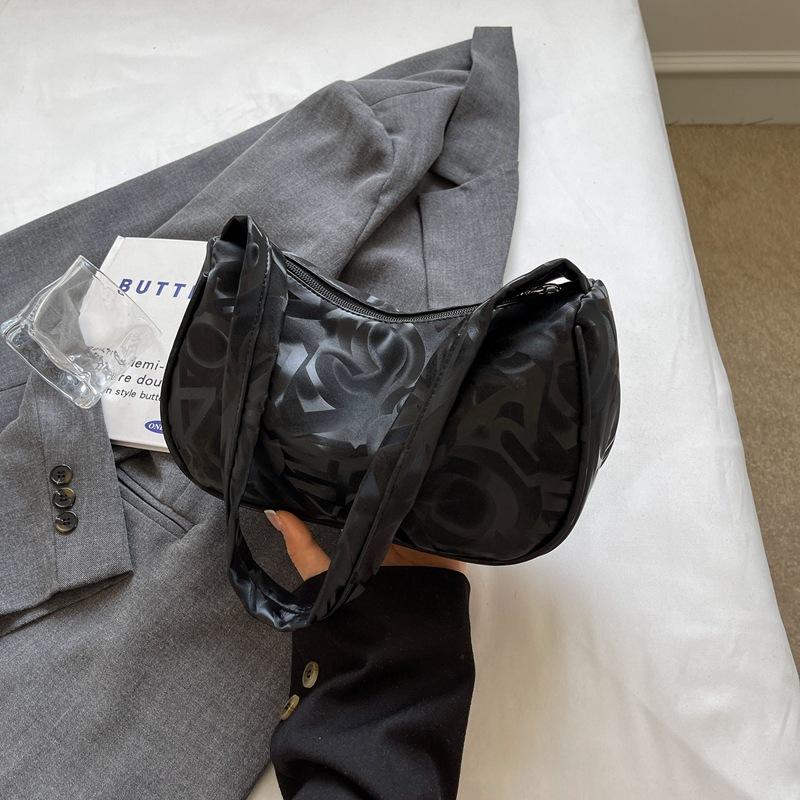 

Однотонная маленькая сумка для женщин на лето, новая фактурная сумка через плечо, большая вместимость, корейская версия, нишевая простая модная сумка через подмышку