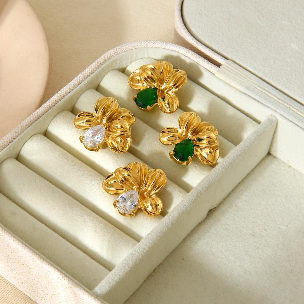 European and American retro elegant inlaid emerald zircon flower stud earrings niche plated 11k gold waterproof stainless steel earrings women