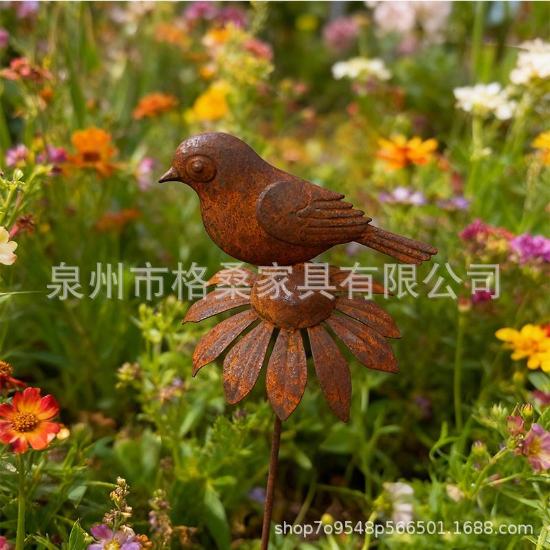 Metal Bird Garden Stake with Rust Finish Outdoor Yard Decoration Creative Flower Topper for Patio Lawn and Garden