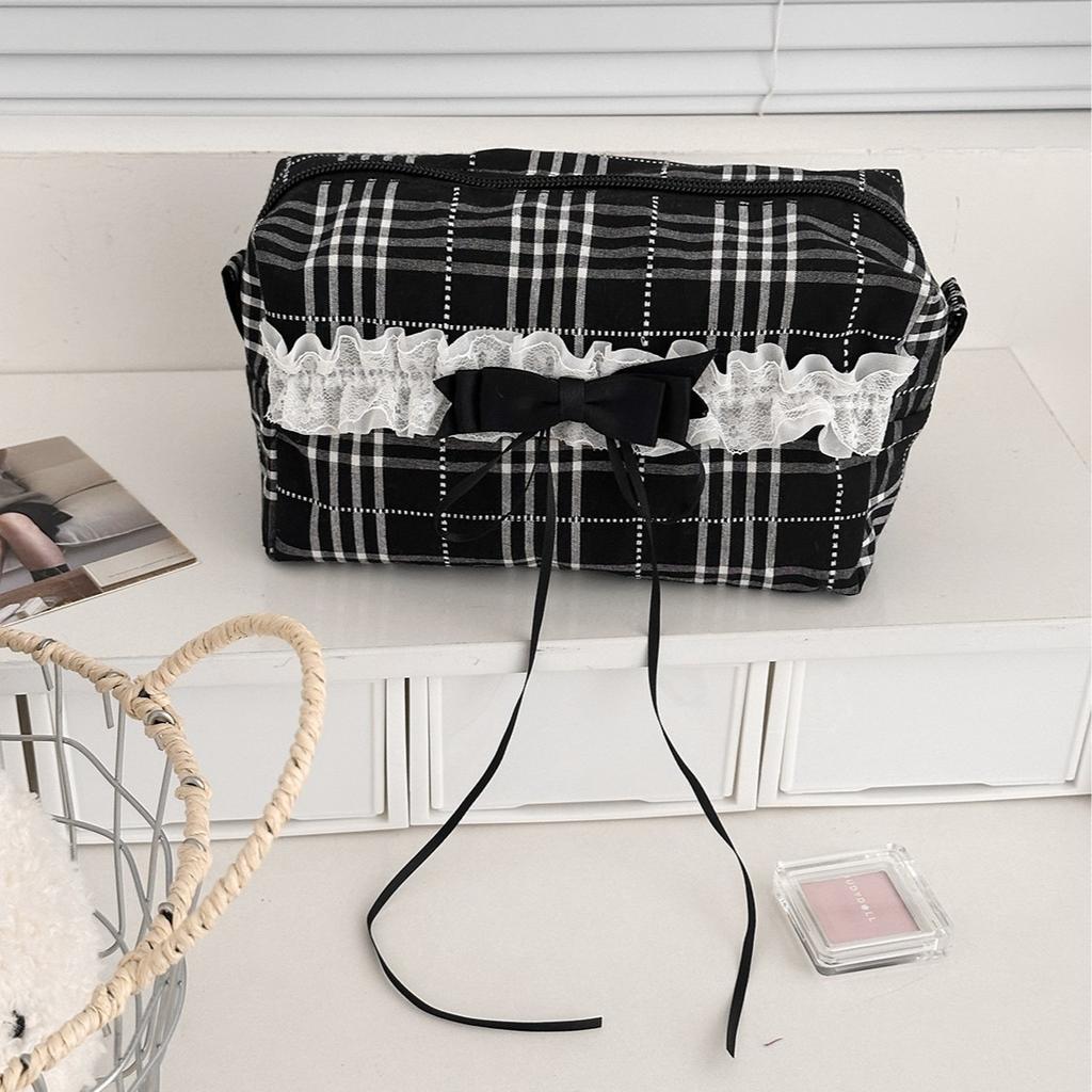 Black and white checkered lace storage bag, a large-capacity makeup storage bag with lace edge and cotton fabric for girls