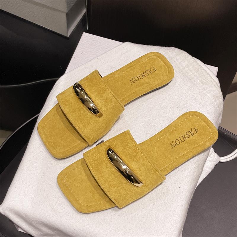 Popular small fragrant cool slippers women's outer wear 2025 summer fashionable versatile metal buckle design one-word flat bottom sandals