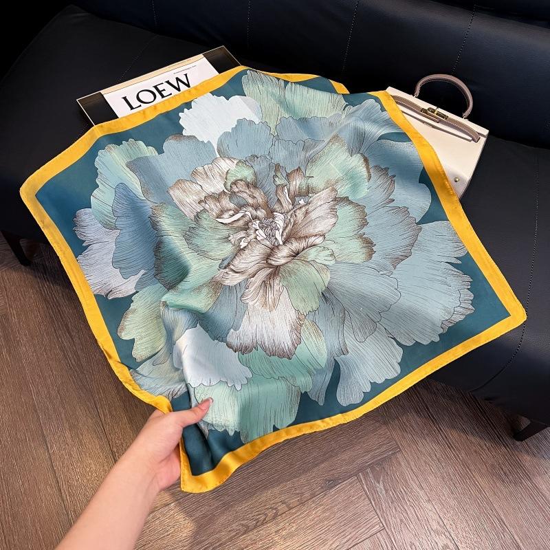 New silk scarf women's fashion versatile high-end small square scarf Korean version neck protection scarf spring and autumn retro scarf binding bag