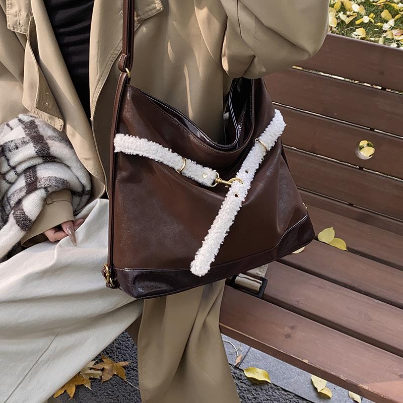 European and American Retro Large-capacity Backpack Women's 2025 Autumn and Winter New Fashion Casual Shoulder Bag Commuter Messenger Bag Bag