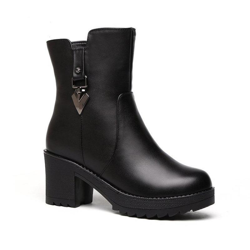 Zimní dámské boty Venkovní nepromokavé kožené boty Módní vysoké bavlněné boty Plyšové teplé sněhule pro ženy Kotníčkové boty