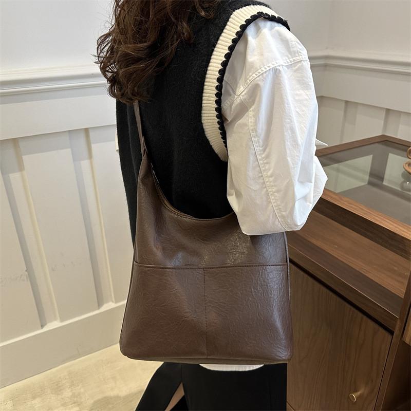 Pu Leather Shoulder Bag For Women With Large Capacity And Zipper Closure For Daily Use
