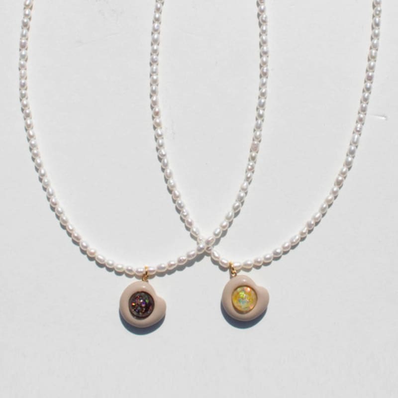 

luvinball Pebble Snowball Pearl Necklace Beige Black