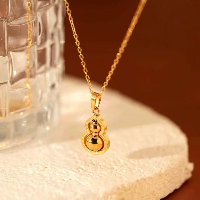 

New Chinese-style rotating small gourd titanium steel necklace for women, light luxury fortune clavicle chain, high-end national style niche Gold Necklace