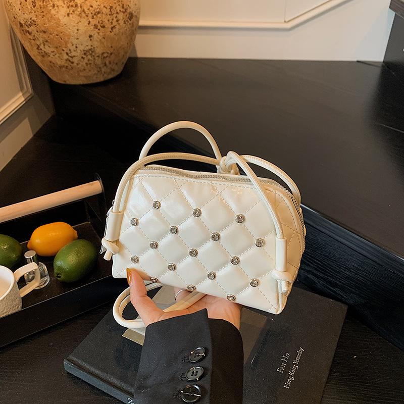 

Модная сумка-ракушка женская 2025 лето новая сумка через плечо модная сумка-мессенджер с вышивкой бриллиантовой нитью и инкрустацией бриллиантами белый