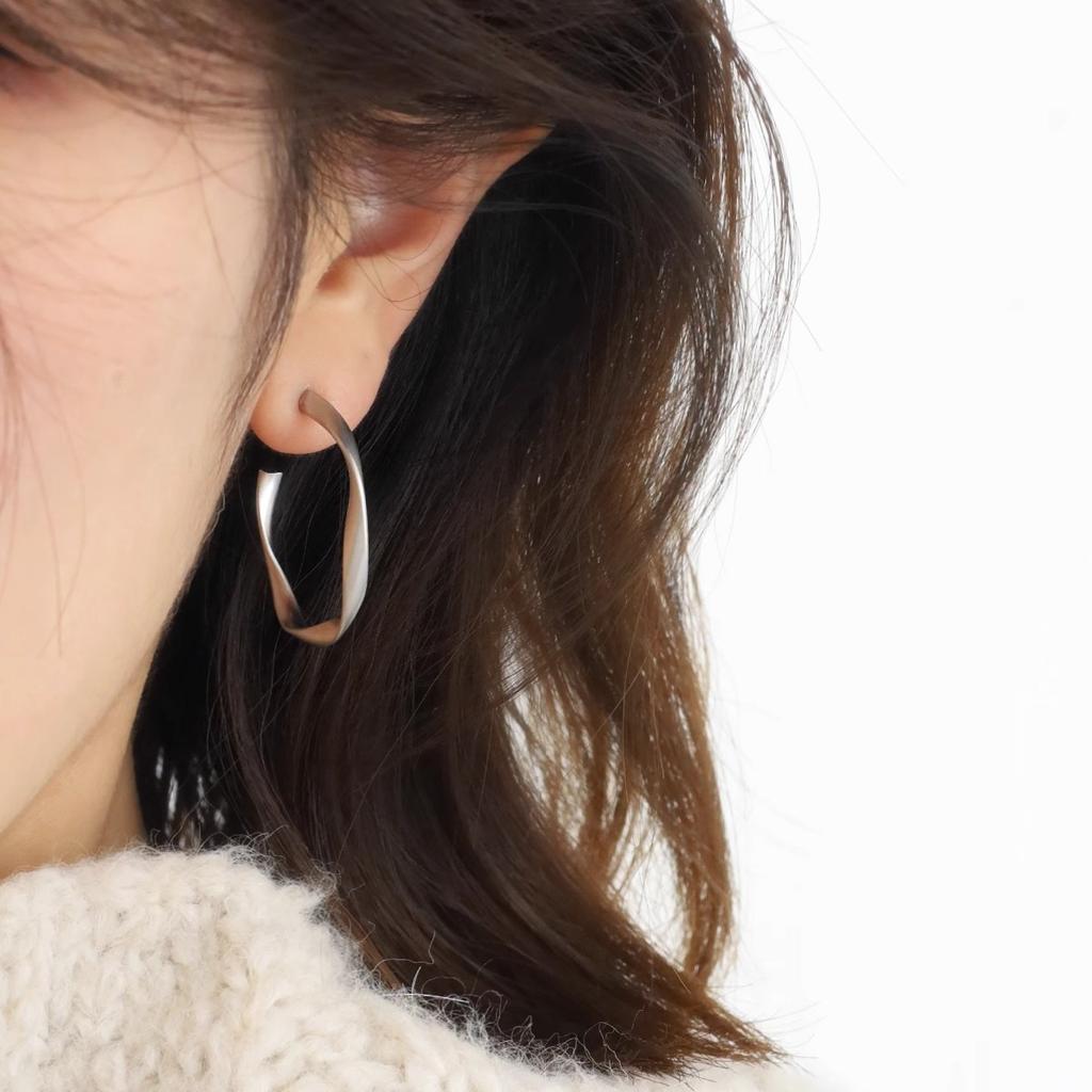 Simple Large Circle Earrings Women's Daily Earrings Femininity Korean Atmosphere Versatile Stud Earrings Retro Matte Earrings