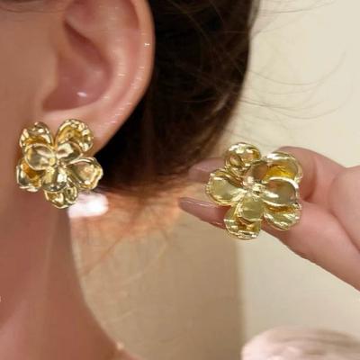 Exaggerated Metal Flower Earrings New Elegant Smooth Flower Stud Earrings For Women Girls Fashion Party Jewelry Gifts