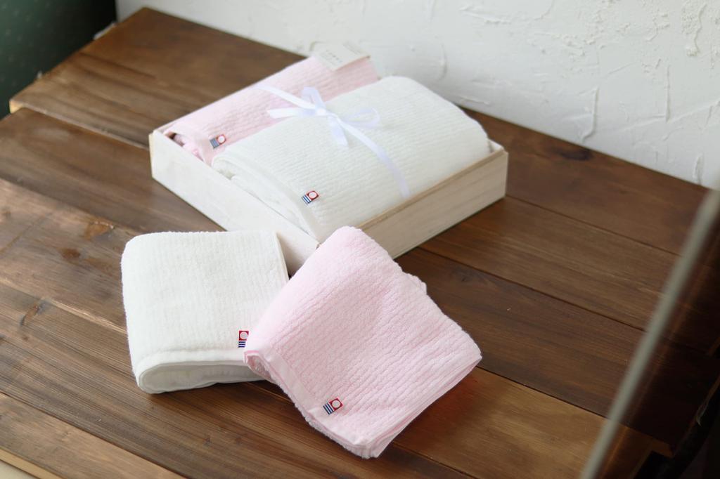 Imabari Towel Gift Face Bath In a Wooden Family Good Year Made In Japan [Dolce Duo] Set, Towel, Towel, Plain, White, Box, Celebration, Gift, DAM-056