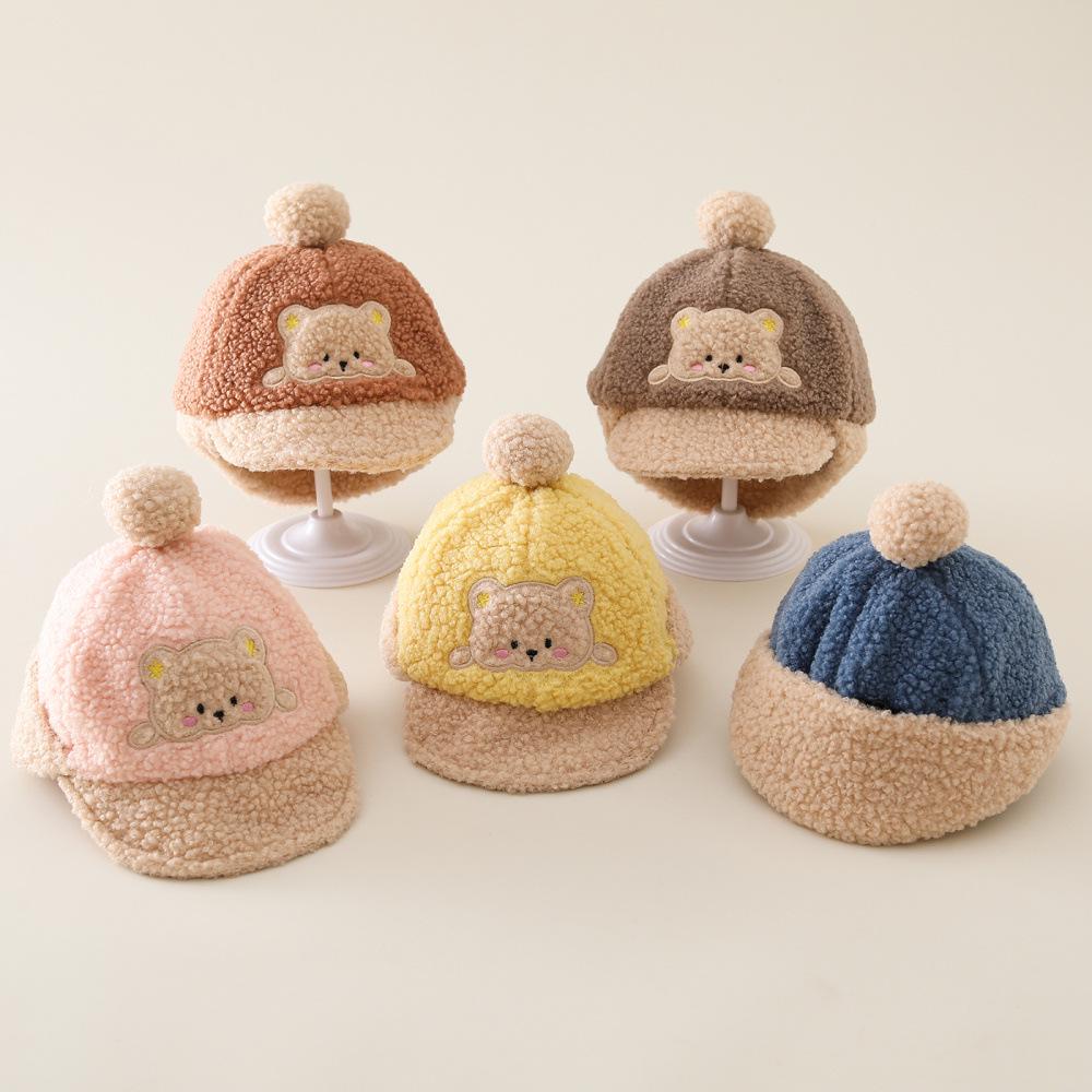 Cappello Invernale per Bambini in Lana d'Agnello con Protezione per le Orecchie, Design a Becco d'Anatra con Orsetto Cartone Animato - Stile Baseball Unisex