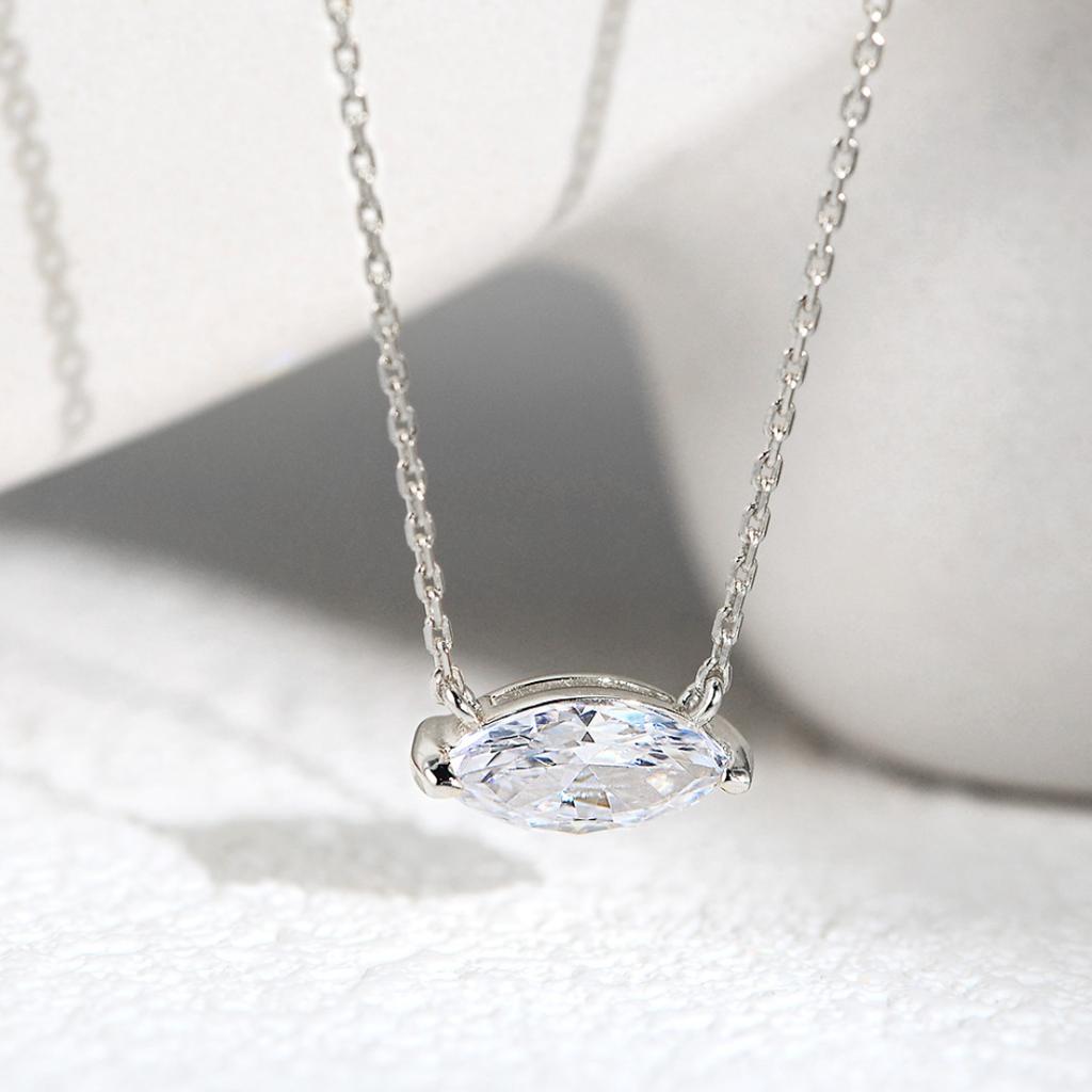 European and American Fashion Popular New S925 Sterling Silver Horse Eye Zircon Pendant Necklace Women's Trend Simple Collarbone Chain