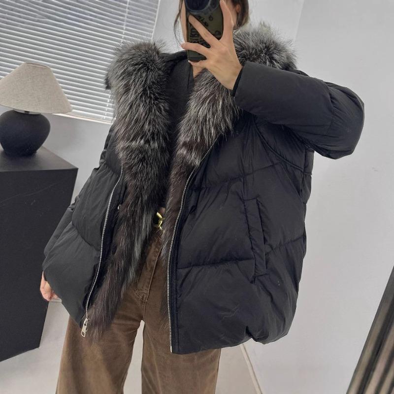 A Haining Fur Women's High-end New 90 White Duck Down Fashionable Fox Hair Hooded Down Jacket