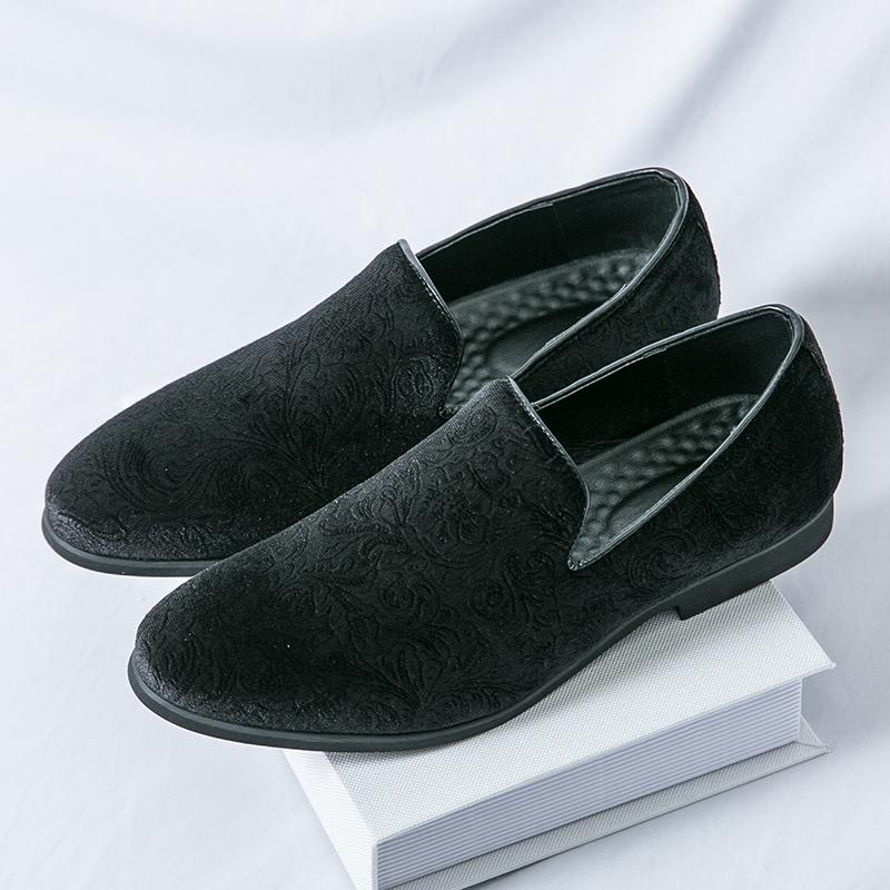Britain Retro Men Pointed Flats Patterned Suede Leather Shoes Male Casual Loafers Formal Dress Footwear Sapatos Tenis Masculino