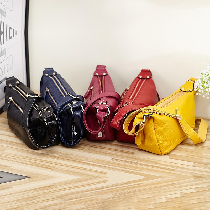 Middle-aged and elderly bags, first-layer cowhide mother bags wholesale, new middle-aged women's bags, messenger bags, soft leather.