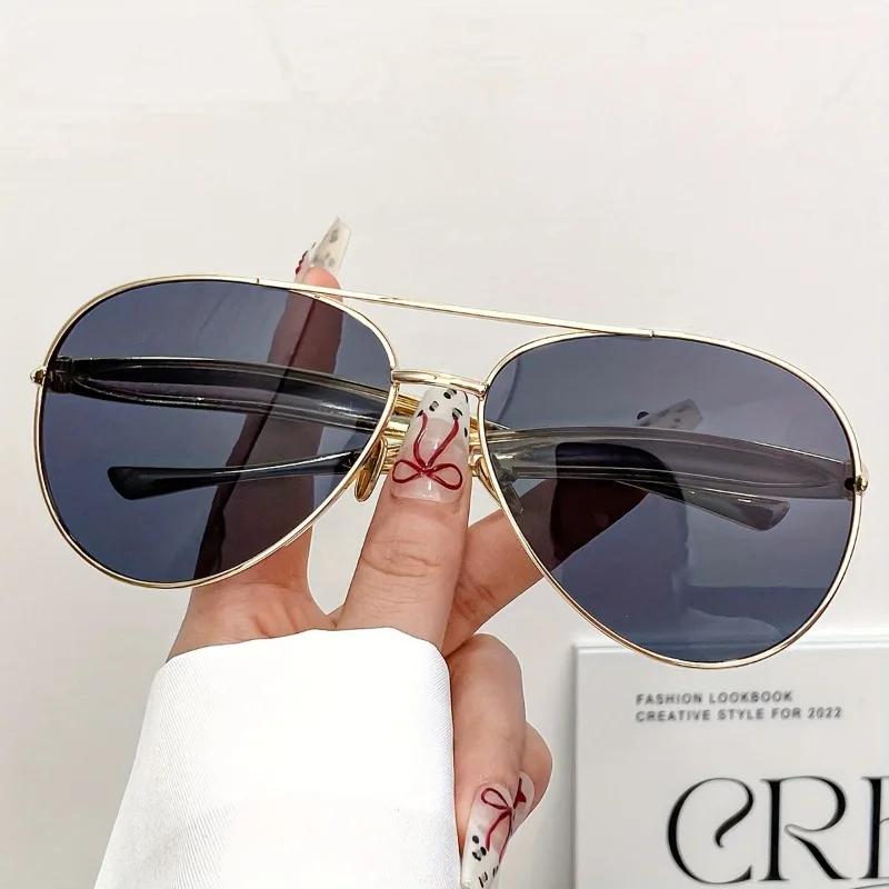 New Retro Punk Toad Shaped Metal Fashionable Glasses for Women and Men for Street Photography Holiday Parties and Casual Wear