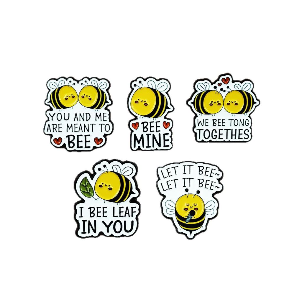 Creative Cartoon Bee Brooch – Cute Insect with English Quote, Heart Personality Badge, Accessory for Backpack Decoration