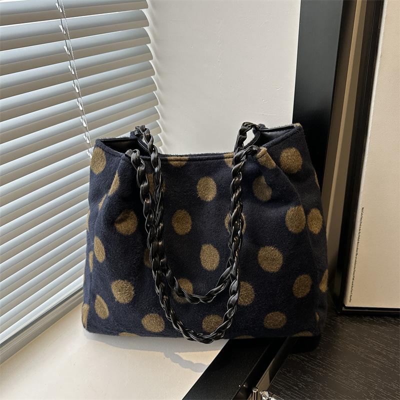 

Yogodlns Ретро замшевые сумки-тоут для женщин, сумки на плечо, большая вместительная сумка под мышку, сумка для покупок, сумки для класса для девочек, дизайнерская сумка 31x11x28cm хаки